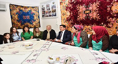Esenyurt Belediye Başkanı Özer, vatandaşlarla bayramlaştı