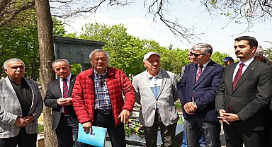 Eski Ankara Belediye Başkanı Ali Dinçer, mezarı başında anıldı