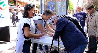 Eskişehir'de emekliler, en düşük emekli maaşının 35 bin lira olması için imza kampanyası başlattı