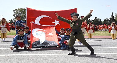 FOÇA’DA 23 NİSAN COŞKUSU, FENER ALAYI VE BANDO KONSERİ İLE TAÇLANDI