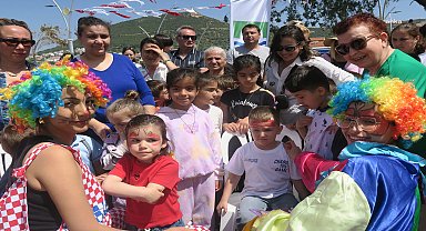 Foça'da çocuklar doyasıya eğlendi