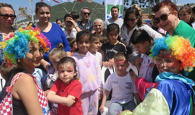 Foça'da çocuklar doyasıya eğlendi