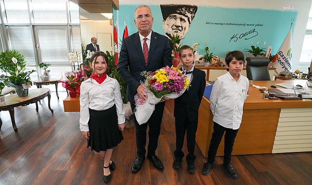 Gaziemir Belediye Başkanı Işık, koltuğunu çocuklara emanet etti