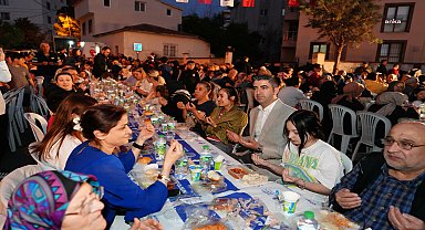 Gökhan Yüksel, iftar sofrasında kartallılarla buluştu