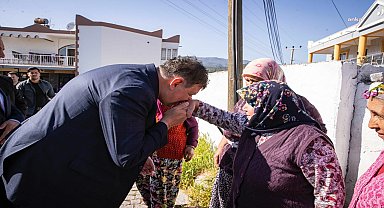 İzmir Büyükşehir Belediye Başkanı Cemil Tugay, Bergama'da köylülerle buluştu