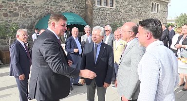İZMİR BÜYÜKŞEHİR BELEDİYE BAŞKANI CEMİL TUGAY: “İZMİR’İN KALKINMASI İÇİN ÇALIŞACAĞIZ”