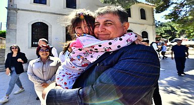 İzmir Büyükşehir Belediye Başkanı Cemil Tugay, Karaburun'un köylerini ziyaret etti