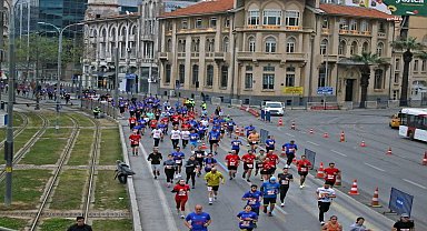 İzmir Metrosu ve Konak Tramvayı seferlerine Maraton İzmir düzenlemesi