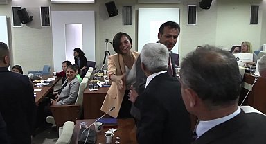 Karabağlar Belediye Başkanı Helil İnay Kınay, Karabağlar'daki muhtarlarla buluştu: "Önceliğimiz sosyal belediyecilik"