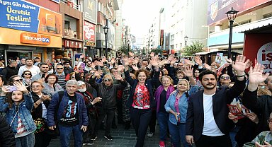 Karşıyaka Belediye Başkanı Ünsal: "Bu bayram, aydınlık günlerin başlangıcı olsun"