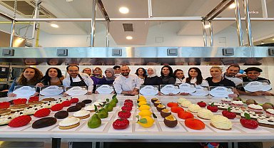 Karşıyaka'da pasta eğitimleri sürüyor