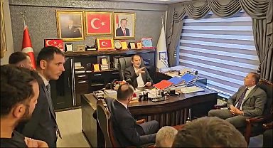 Kaynaşlı devir-teslim töreninde gerginlik: Belediye Başkanı, MHP'li milletvekiline çiçek fırlattı