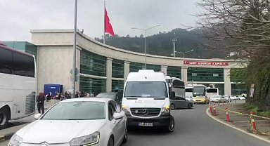 Kemalpaşa esnafı: "Sezon açılışı olmasına rağmen işlerimiz çok durgun. Gürcülere satıyoruz, Türklere bizim fiyatlar yüksek geliyor"
