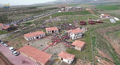 KIRŞEHİR BELEDİYE BAŞKANI EKİCİOĞLU, 23 NİSAN KUTLAMALARINA KATILDI