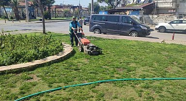 Konak'ın parkları bayramda çiçek açtı