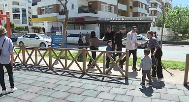 KONYAALTI BELEDİYE BAŞKANI KOTAN'DAN MİNİK ÇEVRECİLERE SÜRPRİZ