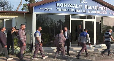 KONYAALTI'NIN YENİ BELEDİYE BAŞKANI KOTAN, PERSONELLE BAYRAMLAŞTI