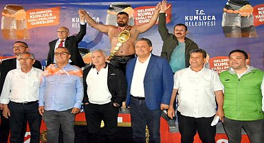Kumluca'da Başpehlivan Manavgat Belediyesi'nin sporcusu Fatih Atlı oldu