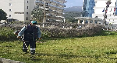 Kuşadası Belediyesi ekipleri kenti bayrama hazırlıyor 