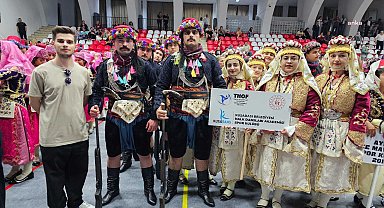 Kuşadası Belediyesi Halk Dansları Akademisi Spor Kulübü'nden 3 kupa birden