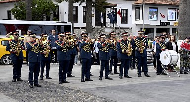 Kuşadası'nda 23 Nisan Ulusal Egemenlik ve Çocuk Bayramı kutlamaları başladı
