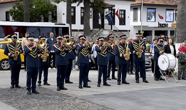 Kuşadası'nda 23 Nisan Ulusal Egemenlik ve Çocuk Bayramı kutlamaları başladı