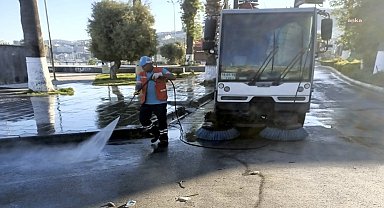 Kuşadası'nda bayram tatilinde 2 bin tonun üzerinde atık toplandı