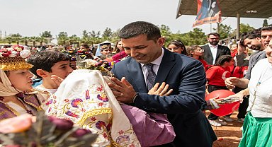 Kuşadası'nı 23 Nisan coşkusu sardı