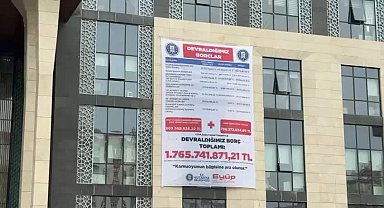 Kütahya Belediye Başkanı Kahveci eski borçları belediye binasına astı