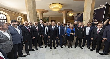 Mersin Büyükşehir Belediye Başkanı Seçer, kent protokolü ve halkla bayramlaştı