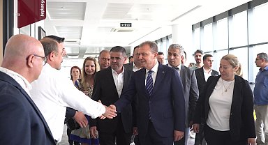 Mersin Büyükşehir Belediye Başkanı Seçer, Mezitli Belediye Başkanı Tuncer'i makamında ziyaret etti