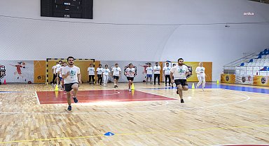 MERSİN BÜYÜKŞEHİR BELEDİYESİ, FİZİKSEL YETERLİLİK KURSLARIYLA GENÇLERİ SINAVA HAZIRLIYOR