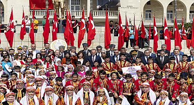 Mersin'de coşkulu 23 Nisan kutlaması