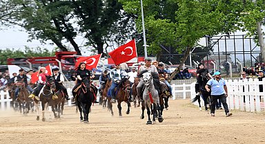 “OSMAN GAZİ’Yİ ANMA VE BURSA’NIN FETHİ ŞENLİKLERİ” RAHVAN AT YARIŞLARI İLE SONA ERDİ