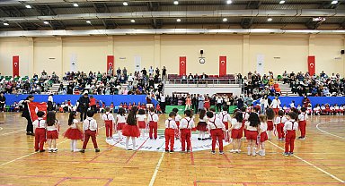 OSMANGAZİ'DE 23 NİSAN ÇOCUK ŞENLİĞİ, MİNİK ÖĞRENCİLERİN GÖSTERİLERİYLE SON BULDU