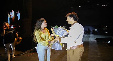 Sanatçı Edis, 13. Alaçatı Ot Festivali'nde sahne aldı