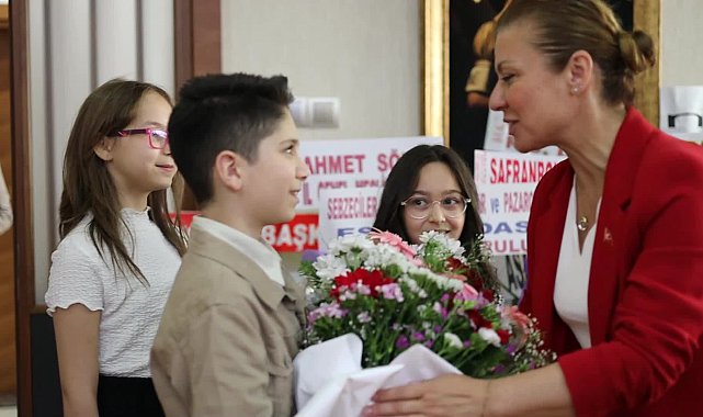 Tarihi kent Safranbolu'nun Belediye Başkanı Elif Köse 23 Nisan'da koltuğunu çocuklara emanet etti