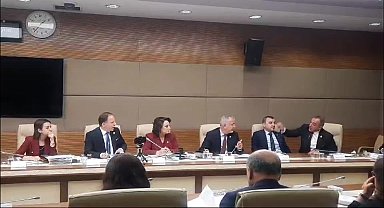 TBMM İLİÇ KOMİSYONUNDA TARTIŞMA... DENİZ YAVUZYILMAZ: ''MURAT KURUM'UN ADI GEÇTİĞİ ZAMAN HEP BERABER ZIPLAMAYA BAŞLADINIZ