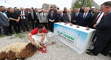 Temel Karamollaoğlu, Elif Camii Temel Atma Töreni'ne katıldı