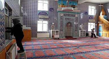 Tepebaşı Belediyesi ekiplerinden camilerde Ramazan Bayramı temizliği