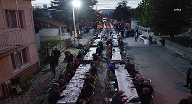 TEPEBAŞI’NDA İFTAR SOFRALARI YUKARI SÖĞÜTÖNÜ MAHALLESİ’NDE KURULDU