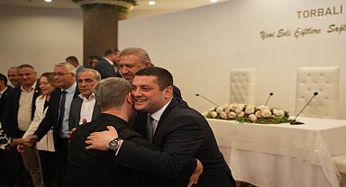 Torbalı Belediye Başkanı Övünç Demir, belediye personeli ile bayramlaştı