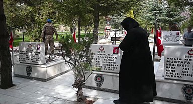 Yozgat şehitliğinde bayram öncesinde hüzünlü ziyaret...