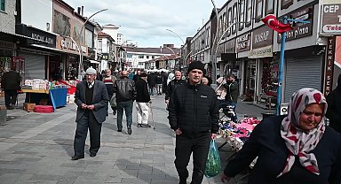 Yozgat'ta esnaf Orhan Dolangez: "İnsanlar ürünlere bakıp geçmekle yetiniyor"