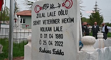 YOZGAT’TA GEÇEN YIL ÖLDÜRÜLEN VETERİNER HEKİM VOLKAN LALE MEZARI BAŞINDA ANILDI