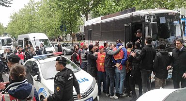1 Mayıs'ta Taksim'e çıkmak istedikleri için gözaltına alınan 35 kişinin adliyeye sevk edilmeleri bekleniyor