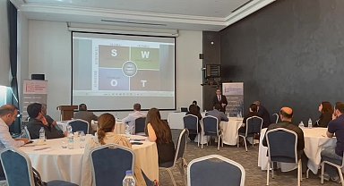 ABD'li uzman, Diyarbakır'da yerel yönetimlere ''afete dirençli kent'' eğitimi verdi