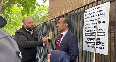 Adalet Nöbeti'nin 91'inci gününde Adalet Bakanlığı'nın parmaklıklarına astıkları pankart sökülen Şenyaşar ailesi, cadde ortasında oturma eylemi yaptı