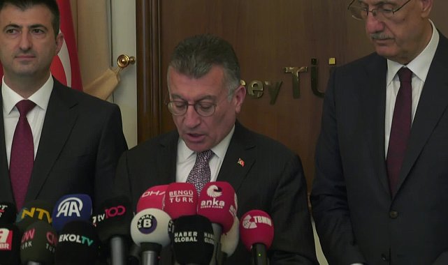 AKP, TSK ile ilgili kanun teklifini Meclis Başkanlığı'na sundu. Teklifle, emekli komutanların medyaya açıklama yapmadan önce ilgili komutanlıklara bilgi vermesi şartı getiriliyor