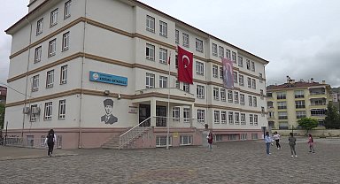 Amasyalı minik güreşçiler "Türkiye şampiyonu" olduktan sonra arkadaşları ile şehir turu attı
